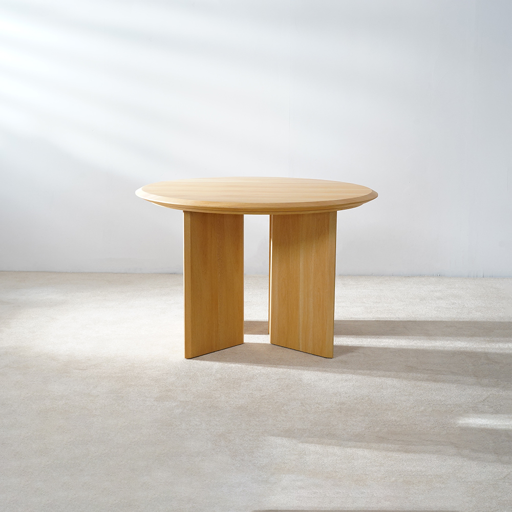 Minimalist Solid Wood Small Round Dining Table 4 Legs